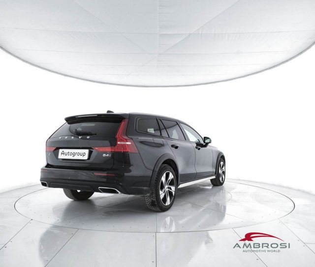 VOLVO V60 Cross Country B4 (d) AWD Geartronic Business Pro Line Immagine 2