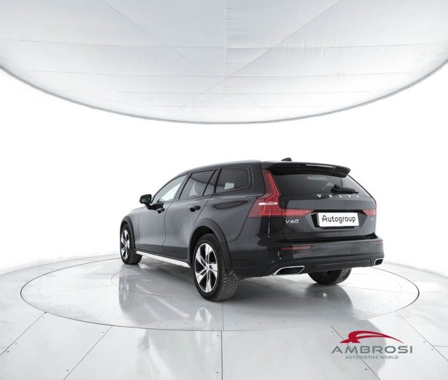 VOLVO V60 Cross Country B4 (d) AWD Geartronic Business Pro Line Immagine 3