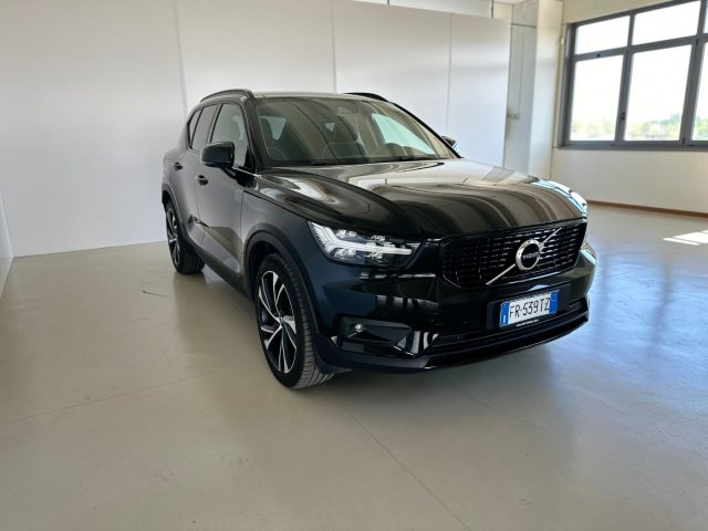 VOLVO XC40 D3 AWD Geartronic  R-DESIGN Immagine 2