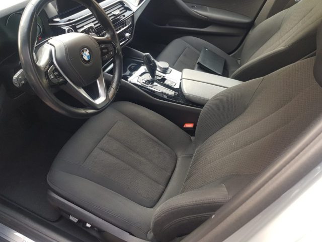 BMW 530 d xDrive 249CV Touring Luxury Immagine 4