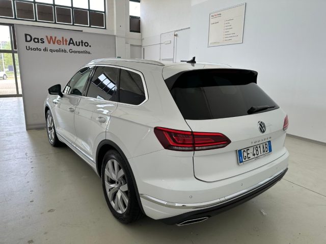 VOLKSWAGEN Touareg 3.0 V6 TURBO DIESEL SCR Elegance Immagine 4