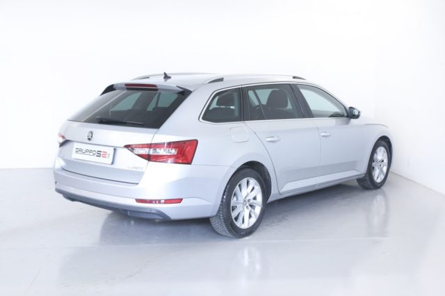 SKODA Superb 2.0 TDI 190 CV SCR DSG 4x4 Wagon Executive Immagine 4