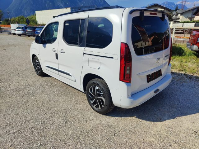 TOYOTA Proace City Verso 1.2  110 CV S&S Short Executive Immagine 2