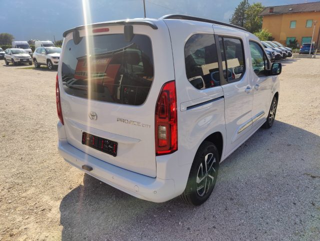 TOYOTA Proace City Verso 1.2  110 CV S&S Short Executive Immagine 3