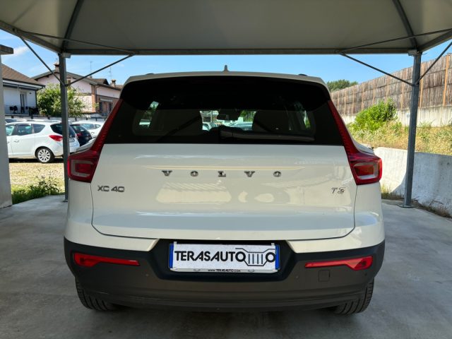 VOLVO XC40 T3 KM REALI E CERTIFICATI FARI LED CAR PLAY Immagine 4