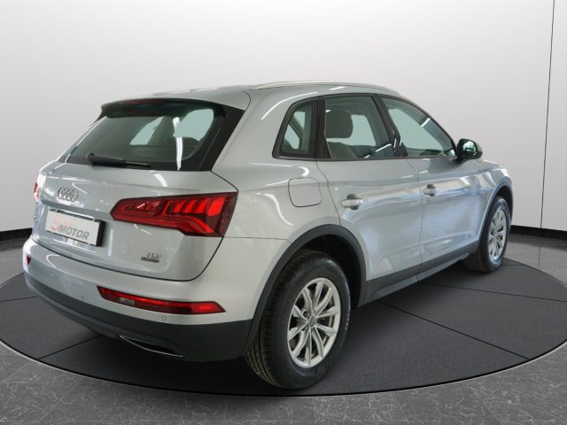 AUDI Q5 2.0 TDI quattro Business Immagine 2