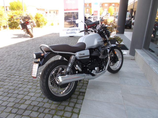 MOTO GUZZI V7 SPECIAL 2023 Immagine 4