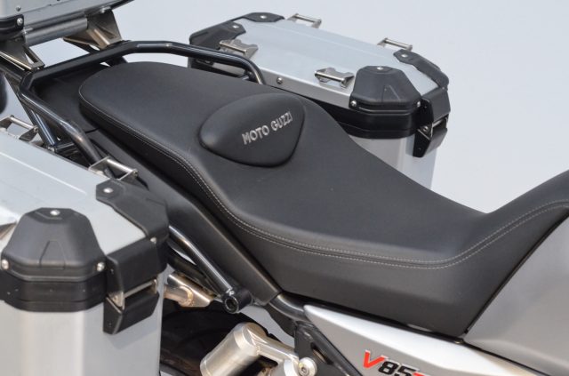 MOTO GUZZI V85 TT 2019 - TRIS VALIGE ORIGINALI Immagine 4