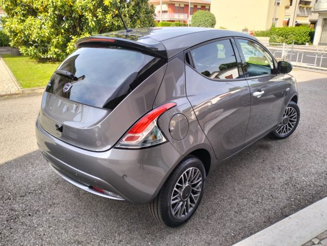 LANCIA Ypsilon 1.2 69 CV 5 porte GPL Ecochic Immagine 2