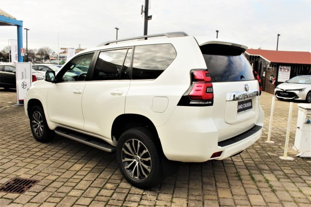 TOYOTA Land Cruiser 2.8 D4-D A/T 5 porte Executive Immagine 3