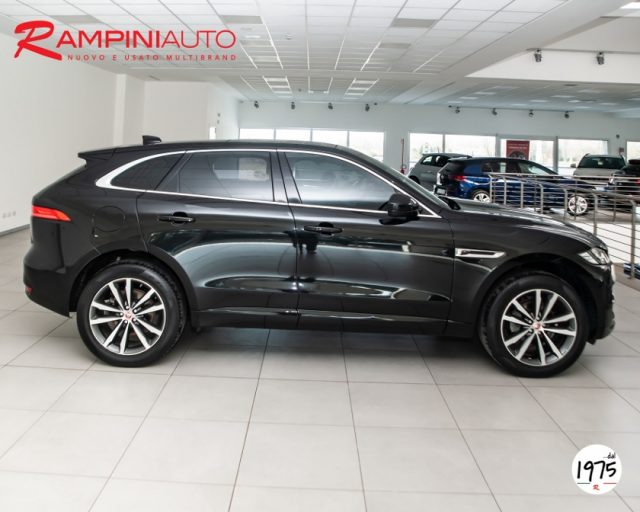 JAGUAR F-Pace 2.0 D 180 CV AWD aut. Prestige Pronta Consegna Immagine 3