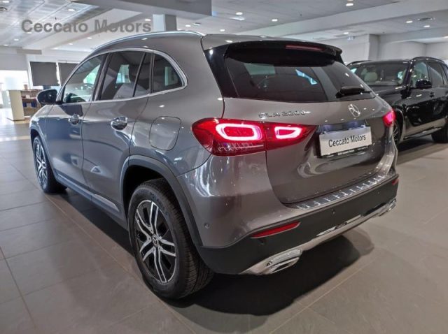 MERCEDES-BENZ GLA 200 d Automatic Sport Plus Immagine 3