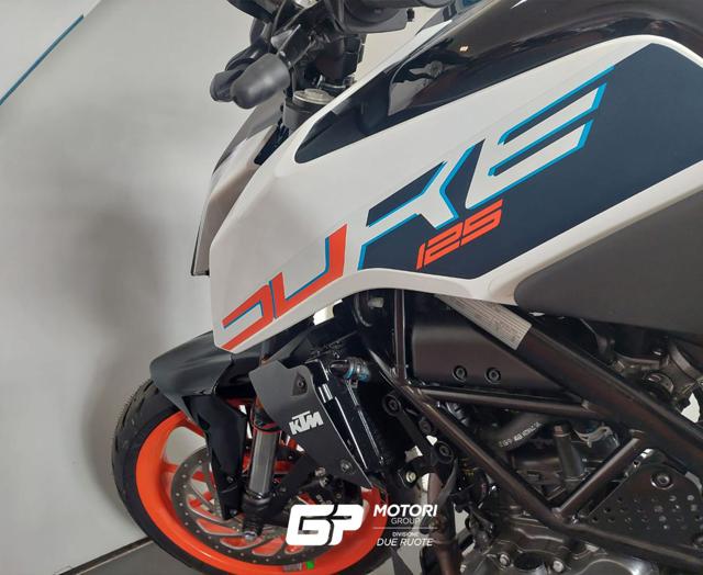 KTM 125 Duke my2023 white Immagine 3