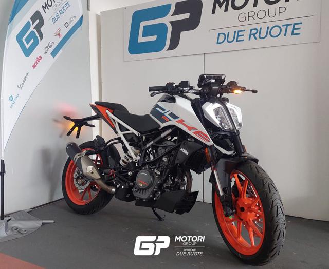 KTM 125 Duke my2023 white Immagine 0