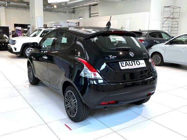 LANCIA Ypsilon 1.0 FireFly 5 porte S&S Hybrid Silver Plus Immagine 2