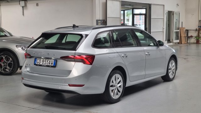 SKODA Octavia 2.0 TDI EVO SCR Wagon Executive Immagine 4