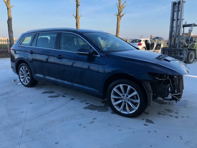 VOLKSWAGEN Passat VARIANT 1.6 TDI 120CV DSG BUSINESS BLUEMOTION TECH Immagine 2