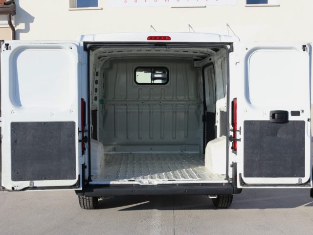 PEUGEOT Boxer 330 2.0 BlueHDi L1H1 Furgone PREZZO IMPONIBILE Immagine 3