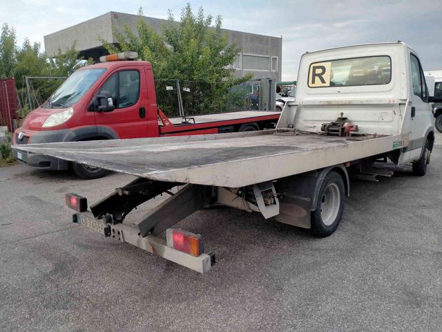 IVECO Daily CARROATTREZZI PATENTE B. Immagine 2