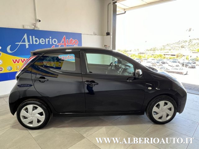 TOYOTA Aygo 1.0 VVT-i 69 CV 5 porte x-play Immagine 3