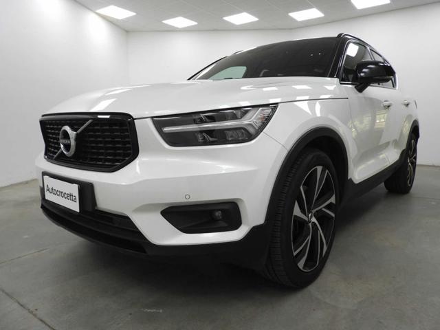 VOLVO XC40 T4 Immagine 0