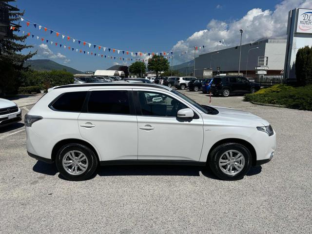 MITSUBISHI Outlander 2.2 DI-D 2WD Intense sconto rottamazzione Immagine 2