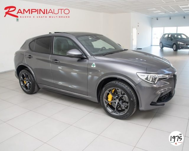 ALFA ROMEO Stelvio 2.9 Bi-Turbo V6 510 CV AT8 Quadrifoglio CARBOCERAM Immagine 3