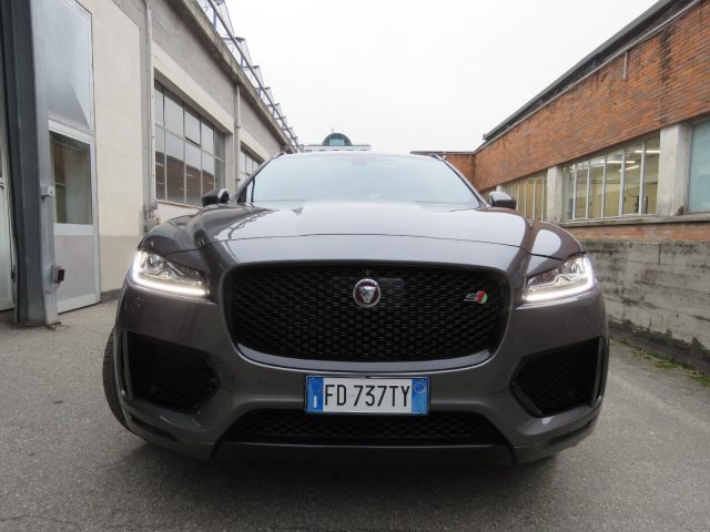 JAGUAR F-Pace 3.0 D V6 300 CV AWD aut. Portfolio Immagine 3