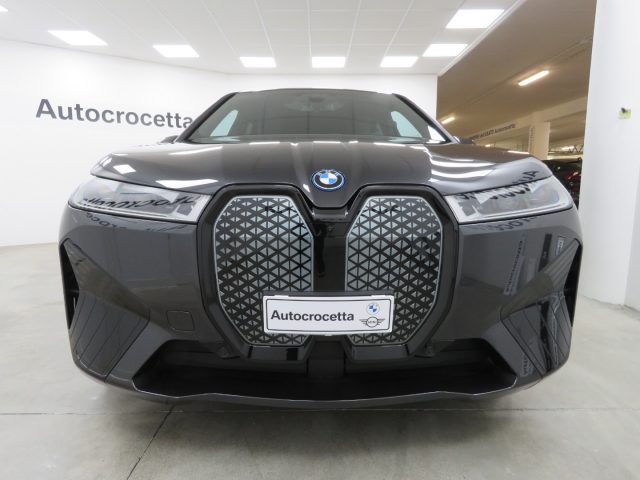 BMW iX xDrive40 Pacchetto Sportivo Immagine 3