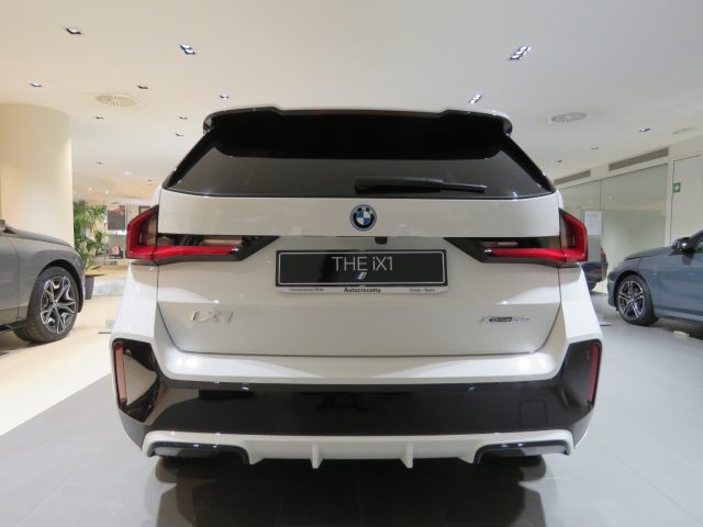 BMW iX1 xDrive 30 Msport Immagine 4