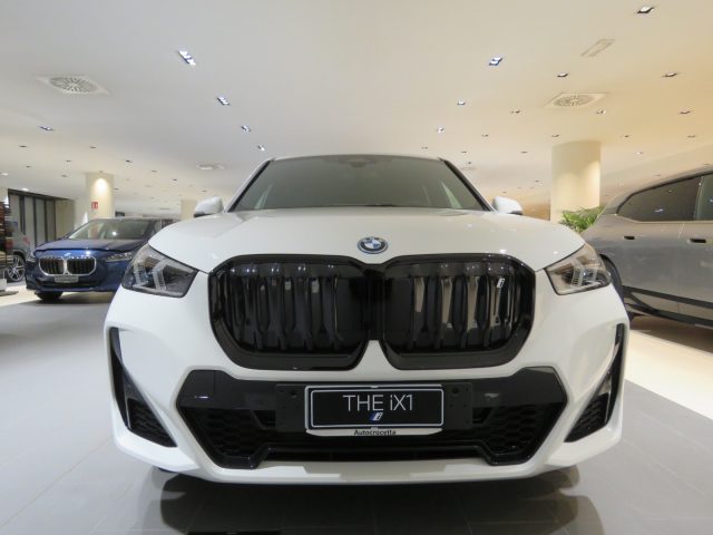 BMW iX1 xDrive 30 Msport Immagine 2