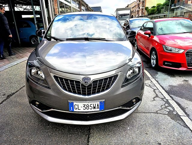 LANCIA Ypsilon 1.0 FireFly 5 porte S&S Hybrid Silver Immagine 1