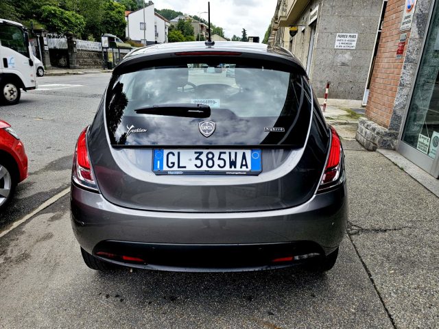 LANCIA Ypsilon 1.0 FireFly 5 porte S&S Hybrid Silver Immagine 3