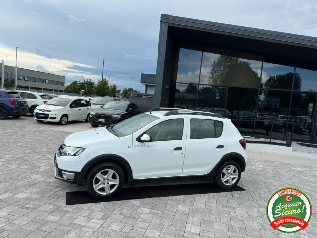 DACIA Sandero Stepway 0.9 TCe TurboGPL 90CV Start&Stop Immagine 3