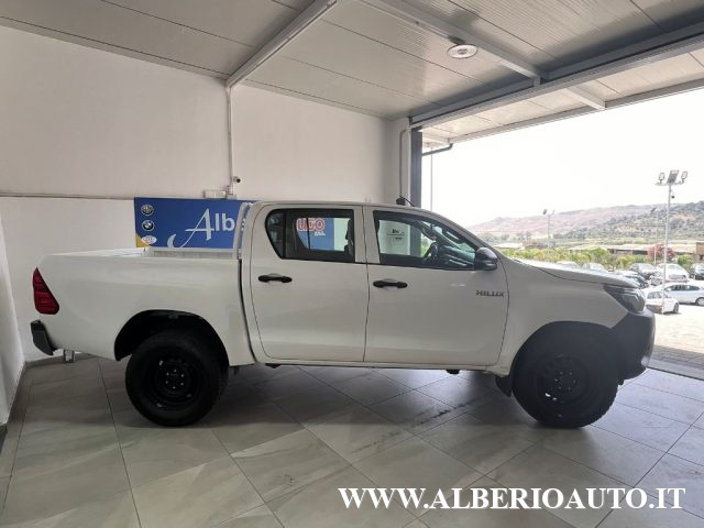 TOYOTA Hilux 2.4 D-4D 4WD 4 porte Double Cab Comfort Immagine 2