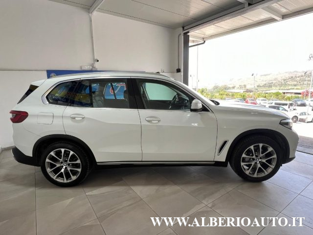 BMW X5 xDrive30d xLine TETTO + PACCHETTO INDIVIDU 12/2018 Immagine 4