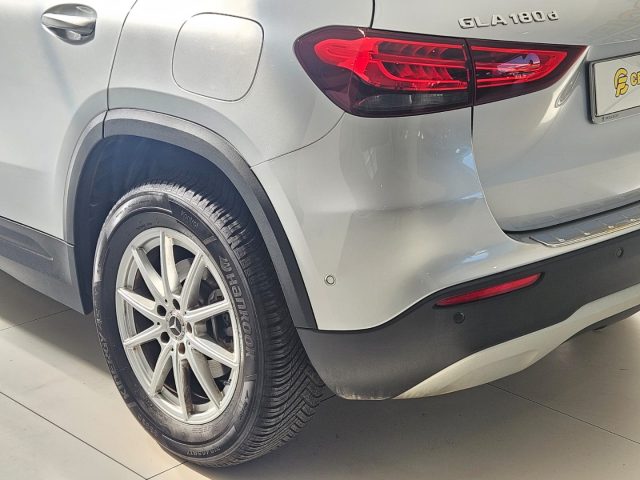 MERCEDES-BENZ GLA 180 d Automatic Business tua da ?349,00 mensili Immagine 2