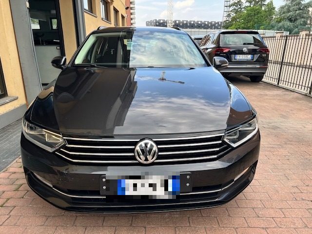 VOLKSWAGEN Passat Variant 1.6 TDI SCR DSG Business BMT Immagine 1