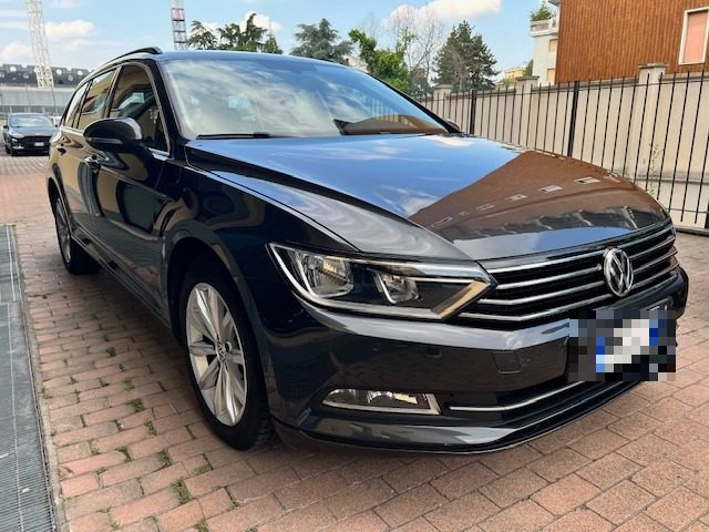 VOLKSWAGEN Passat Variant 1.6 TDI SCR DSG Business BMT Immagine 2