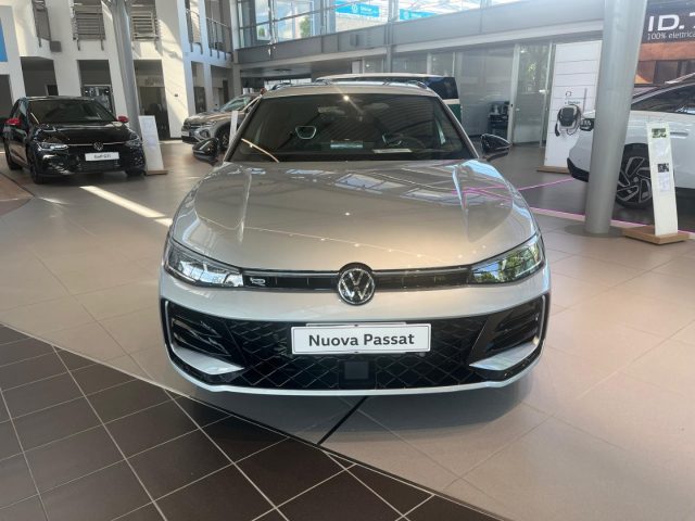 VOLKSWAGEN Passat 1.5 eTSI 150 CV ACT DSG Passat Pronta Consegna Immagine 1