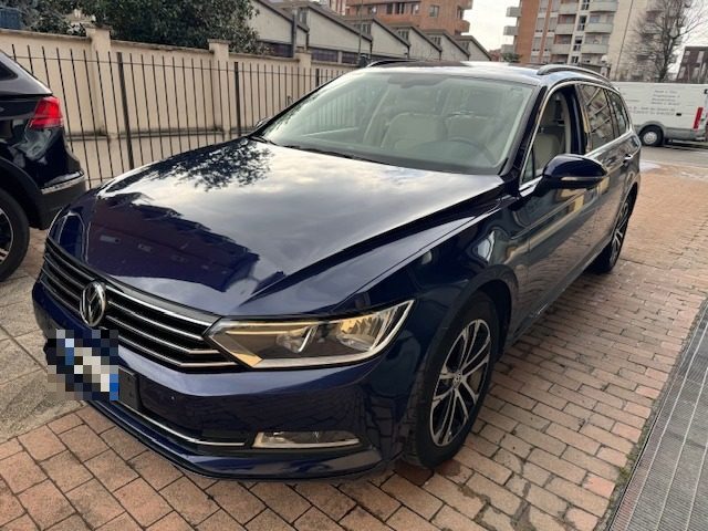 VOLKSWAGEN Passat Variant 2.0 TDI DSG Business BlueMotion Tech Immagine 0