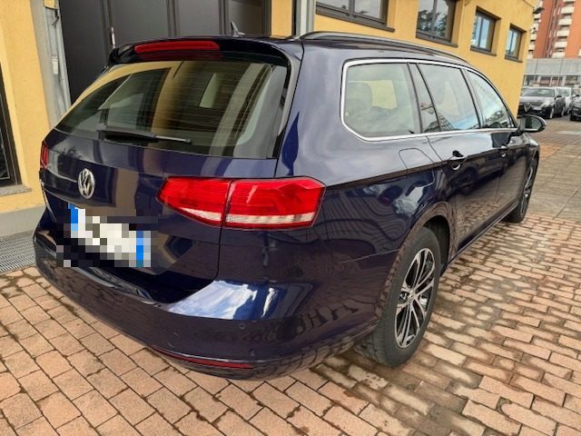 VOLKSWAGEN Passat Variant 2.0 TDI DSG Business BlueMotion Tech Immagine 3