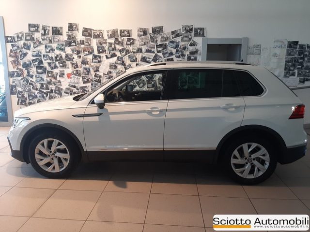 VOLKSWAGEN Tiguan 2.0 TDI SCR Life Immagine 1