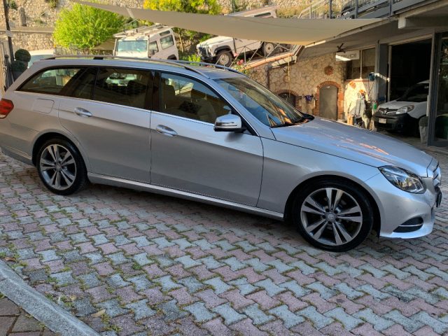 MERCEDES-BENZ E 220 BlueTEC S.W. Premium Immagine 1