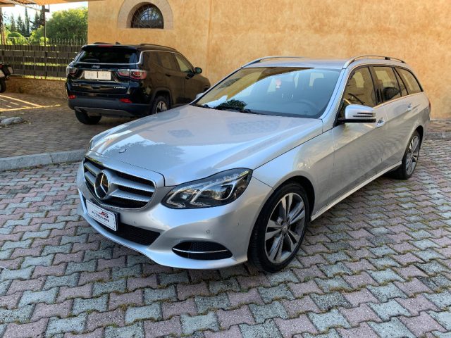 MERCEDES-BENZ E 220 BlueTEC S.W. Premium Immagine 2