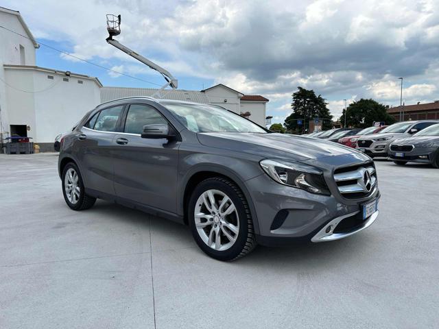 MERCEDES-BENZ GLA 180 d Sport Immagine 2