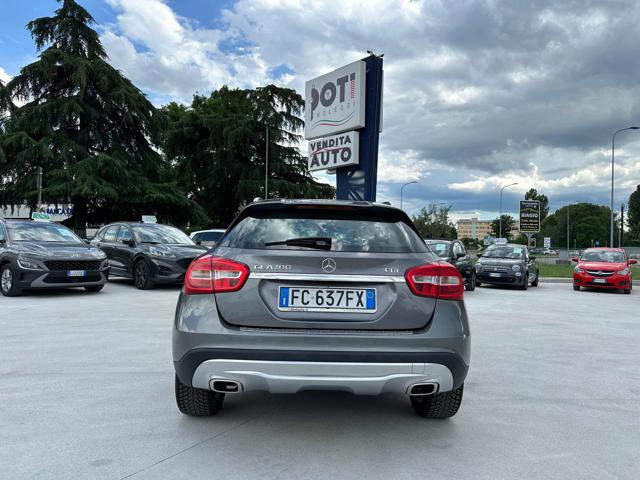 MERCEDES-BENZ GLA 180 d Sport Immagine 4