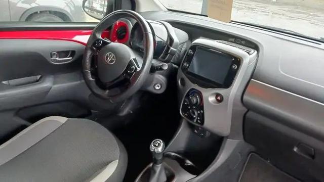 TOYOTA Aygo Connect 1.0 VVT-i 72 CV 5 porte x-clusiv Immagine 3