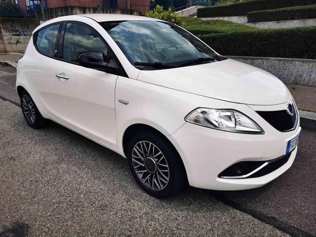 LANCIA Ypsilon 1.2 69 CV 5 porte Silver Immagine 0