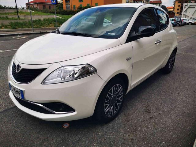 LANCIA Ypsilon 1.2 69 CV 5 porte Silver Immagine 2